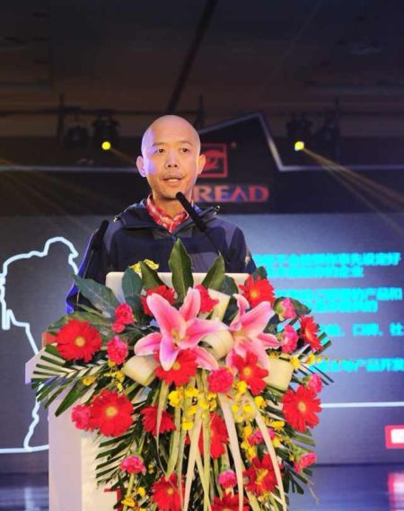 探路者公司创始人 董事长盛发强先生发言.