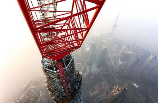 俄国攀爬高手翻入上海中心工地攀高650米