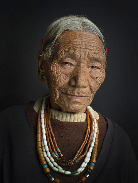 摄影师拍雅克那加人部落纪录即将消失文明