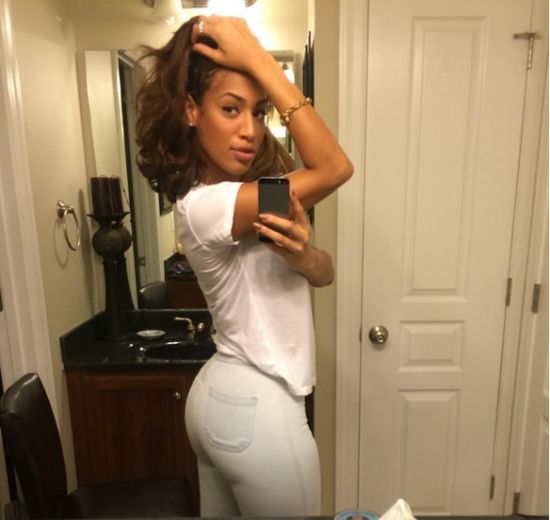 jr赛中仍不忘上网把妹悄悄关注丰乳肥臀女模