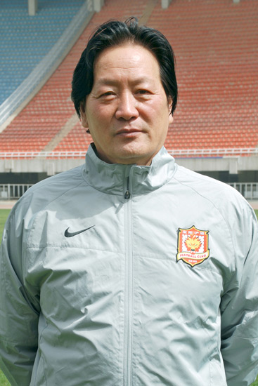 图文2010陕西中建地产队标准照主教练朱广沪