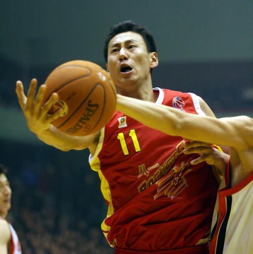 图文cba山东黄金109103八一富邦李楠上篮受阻