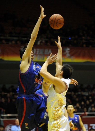 图文-[cba第31轮]山东vs江苏 孙杰比赛中投篮_篮球-cba_nike新浪竞技