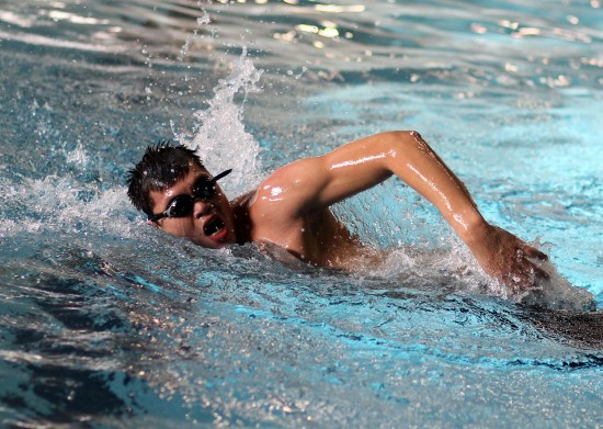 图文中国男篮游泳池里过中秋朱芳雨水中健将