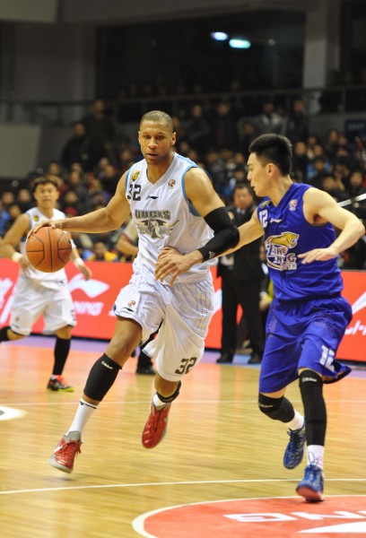 图文-[cba]北京124比105胜辽宁 莫里斯带球突破