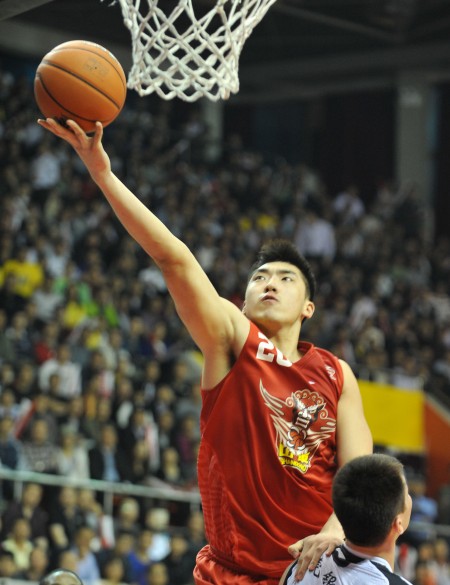 图文-[cba总决赛]广东vs山东 陶汉林在比赛中上篮_篮球-cba_新浪竞技