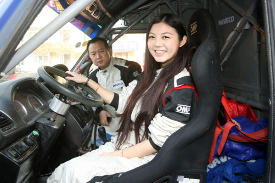 华婷婷漠河体验第一次战短道遥祝三八父女节