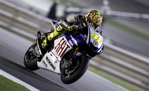 图文-motogp卡塔尔揭幕战 罗西赛场上驾雅马哈战车