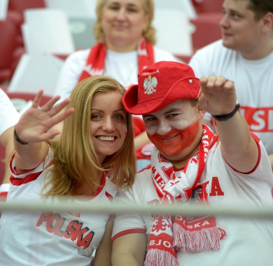 图文2012欧洲杯球迷百态波兰球迷笑容满面