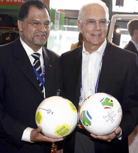 准备参加2010年南非足球世界杯的抽签仪式