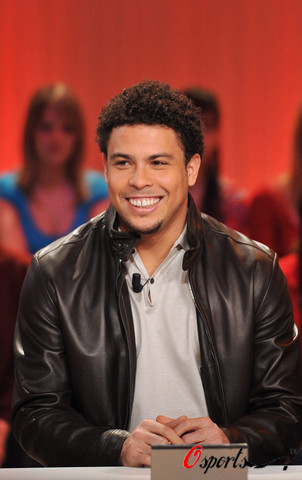 图文-罗纳尔多养伤期间参加电视节目 什么让他这开心