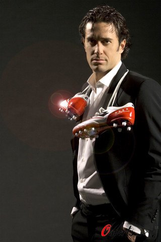 托尼为新战靴拍摄写真