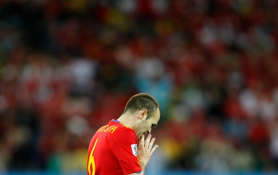 图文小组赛西班牙01瑞士伊涅斯塔在祈祷