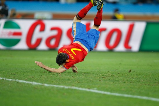 图文小组赛西班牙01瑞士比利亚摔倒在地