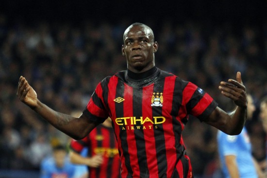 图文-[欧冠]那不勒斯2-1曼城 巴洛特利庆祝进球