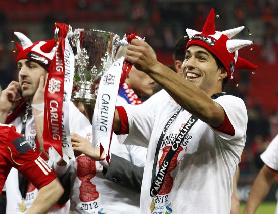 图文利物浦勇夺联赛杯冠军苏亚雷斯庆祝夺冠