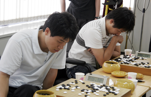 图文第13届三星杯围棋公开赛现场梁建和朴炳奎