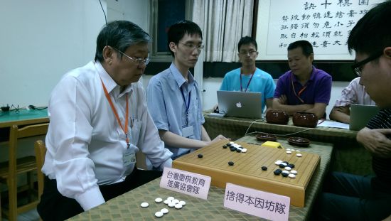 台湾围棋教育推广协会张昭焚会长亲自下场 文/马家骧 图/张晓茵