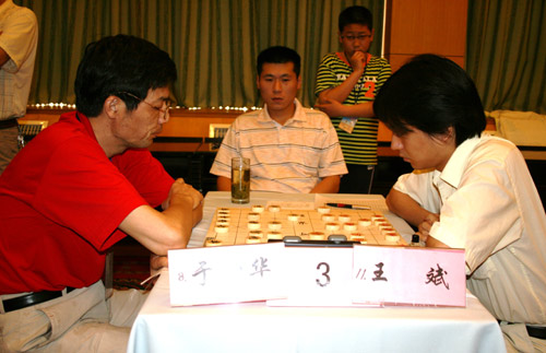 图文嘉周杯象棋赛次轮开战于幼华王斌强强对决