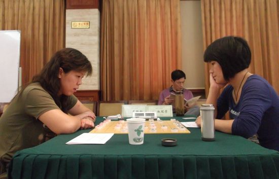 图文-智英会象棋女子选拔赛第3日 尤颖钦战赵冠芳