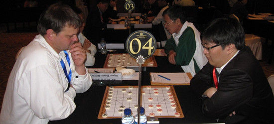 圖文象棋世界錦標賽現場德國烏韋挑戰黃俊銘