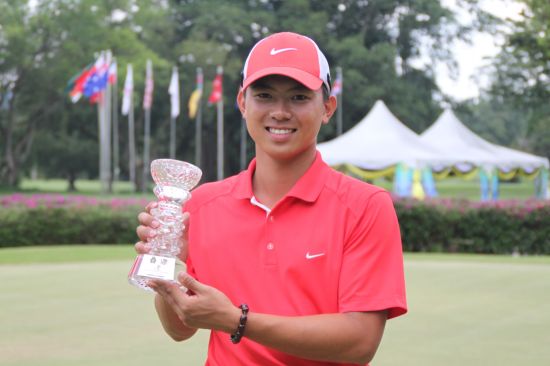 高尔夫俱乐部结束了全部比赛,来自中国珠海的小将陈子豪在最后一轮交