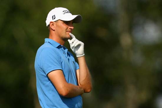 与彼得-汉森(peter hanson)都在北欧大师赛连续第二轮打出66杆(-4)