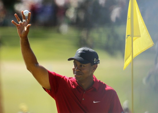 图文-美国大师赛伍兹并列第四 老虎微笑致意