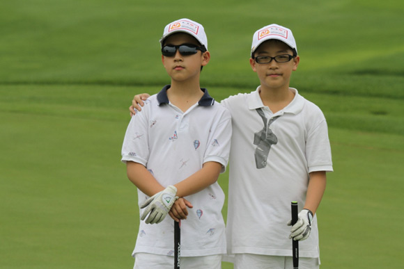 图文-汇丰青少年赛回北京 哥俩好