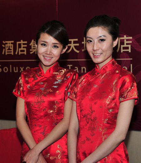 图文中锦赛圣安德鲁斯杯发布会天坛饭店迎宾小姐