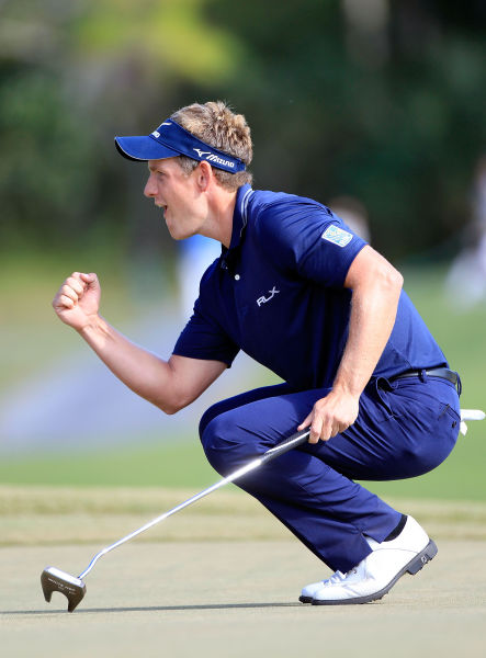 图文迪士尼精英赛第四轮唐纳德挥舞拳头庆贺