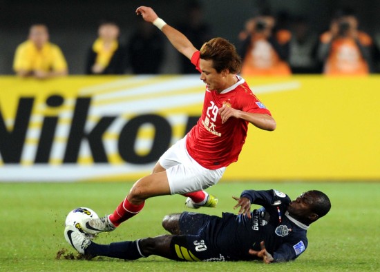 图文-[亚冠]广州恒大1-2武里南联 郜林被飞铲_国内足球-中超_新浪竞技