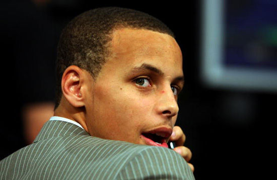 萌神因脚踝伤势赛季报废 缩水赛季他竟只出场26次_篮球-nba_新浪竞技