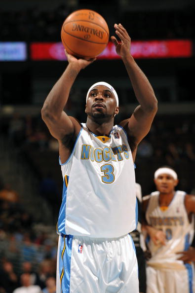 图文-[季前赛]游击队70-102掘金 劳森罚球稳稳当当