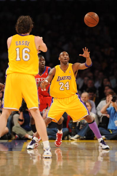 图文-[常规赛]76人vs湖人 科比高位接球_篮球-nba_nike新浪竞技风暴