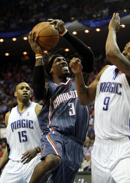 图文-[季后赛]山猫77-92魔术 华莱士强行进攻