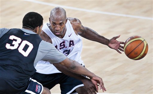 图文-美国男篮西班牙备战 昌西持球突破队友防守_篮球-nba_新浪竞技
