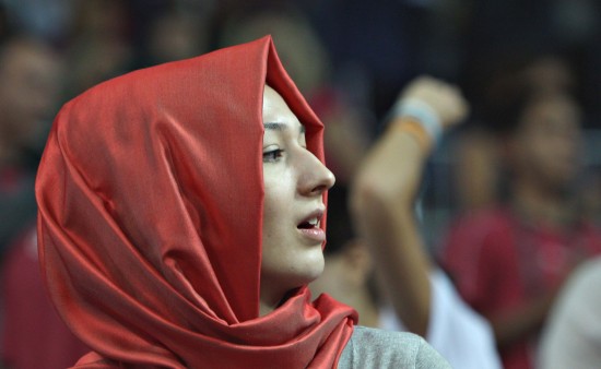 图文-[世锦赛]土耳其95-68斯洛文尼亚 女球迷观战