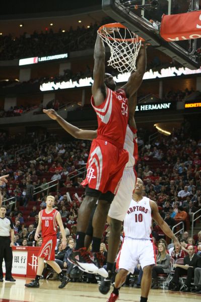 图文-[常规赛]猛龙105-124火箭 帕特森双手暴扣