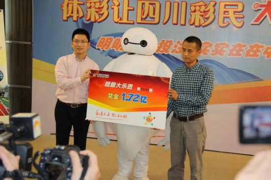 72亿中奖彩站爆料:得主已辞职 搬家