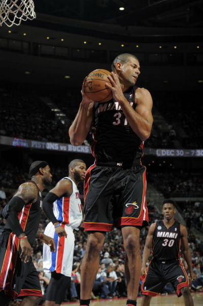 图文-[常规赛]热火99-109活塞 巴蒂尔保护篮板