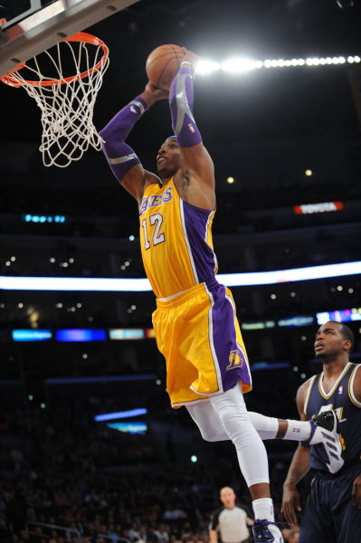 图文常规赛爵士84102湖人霍华德滑翔飞扣