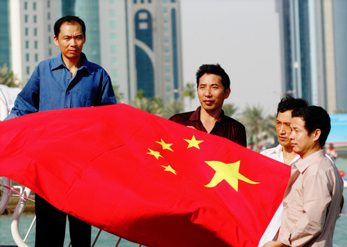 多哈赛场巧遇中国同胞 五星红旗映照幸福光泽