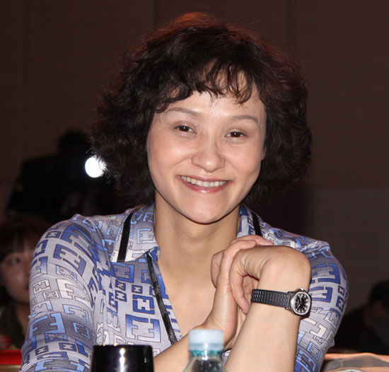 高敏笑容灿烂出席发布会新浪体育讯 北京时间4月12日上午,海阳2012第