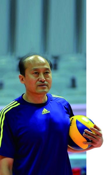 福建阳光城女排主帅胡进