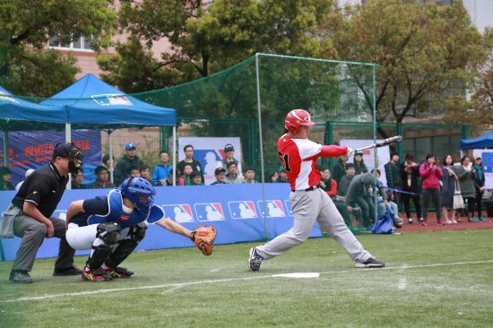 新浪体育讯 2015年上海市mlb第十六届大学生棒球锦标赛在清明假期第