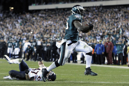 nfl老鹰地面进攻大开杀戒 第一节拿三达阵主场屠熊