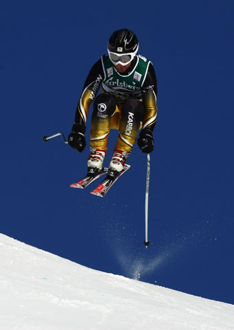 高空速降滑雪图片