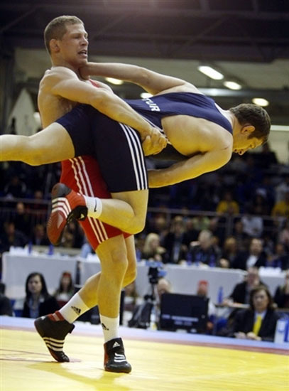 图文摔跤欧锦赛男子古典式74公斤冠军实力过人