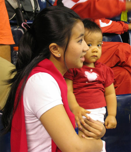 陶菲克娇妻爱女现场助阵